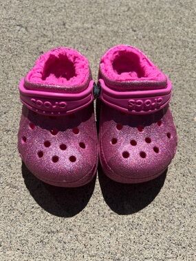 CROCS Kids' Hot Pink Glitter Clog with Fuzzy Liner
